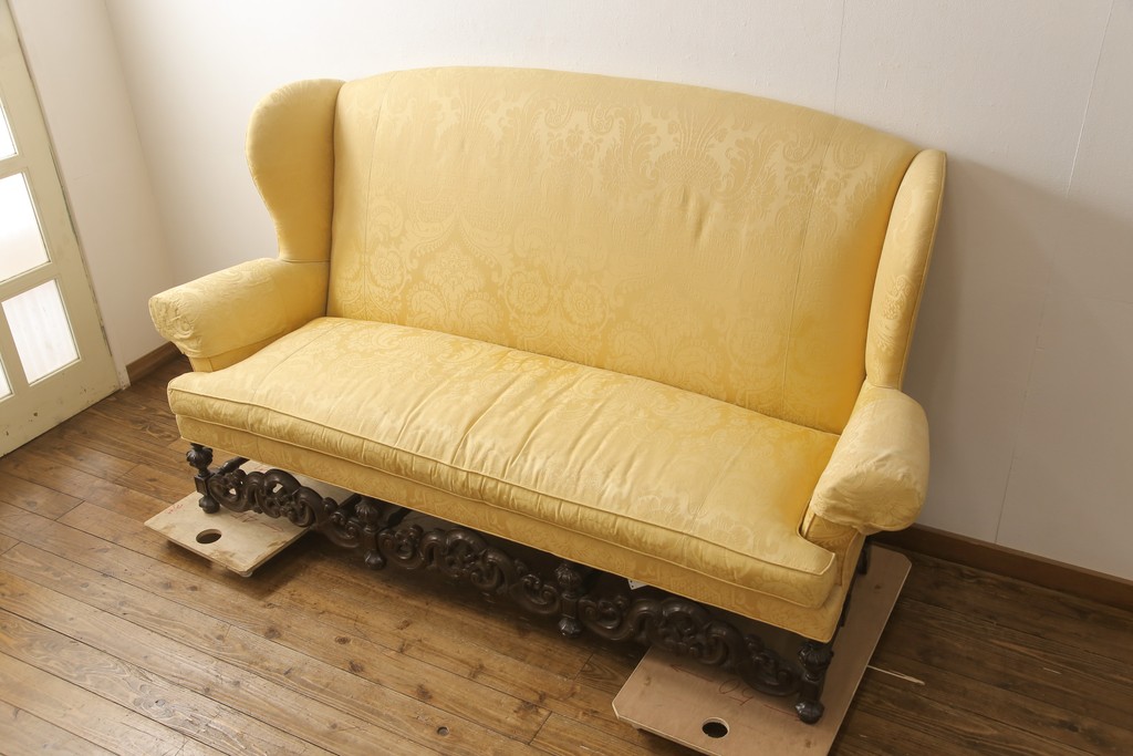 中古　美品　DREXEL HERITAGE(ドレクセルヘリテイジ)　希少モデル!彫刻入り2.5人掛けソファ(3人掛けソファ)(R-056332)