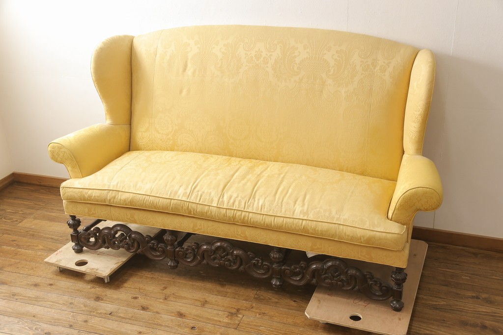 中古　美品　DREXEL HERITAGE(ドレクセルヘリテイジ)　希少モデル!彫刻入り2.5人掛けソファ(3人掛けソファ)(R-056332)