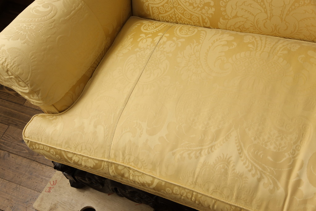 中古　美品　DREXEL HERITAGE(ドレクセルヘリテイジ)　希少モデル!彫刻入り2.5人掛けソファ(3人掛けソファ)(R-056332)