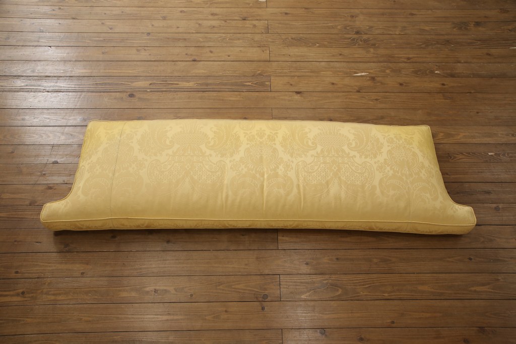 中古　美品　DREXEL HERITAGE(ドレクセルヘリテイジ)　希少モデル!彫刻入り2.5人掛けソファ(3人掛けソファ)(R-056332)