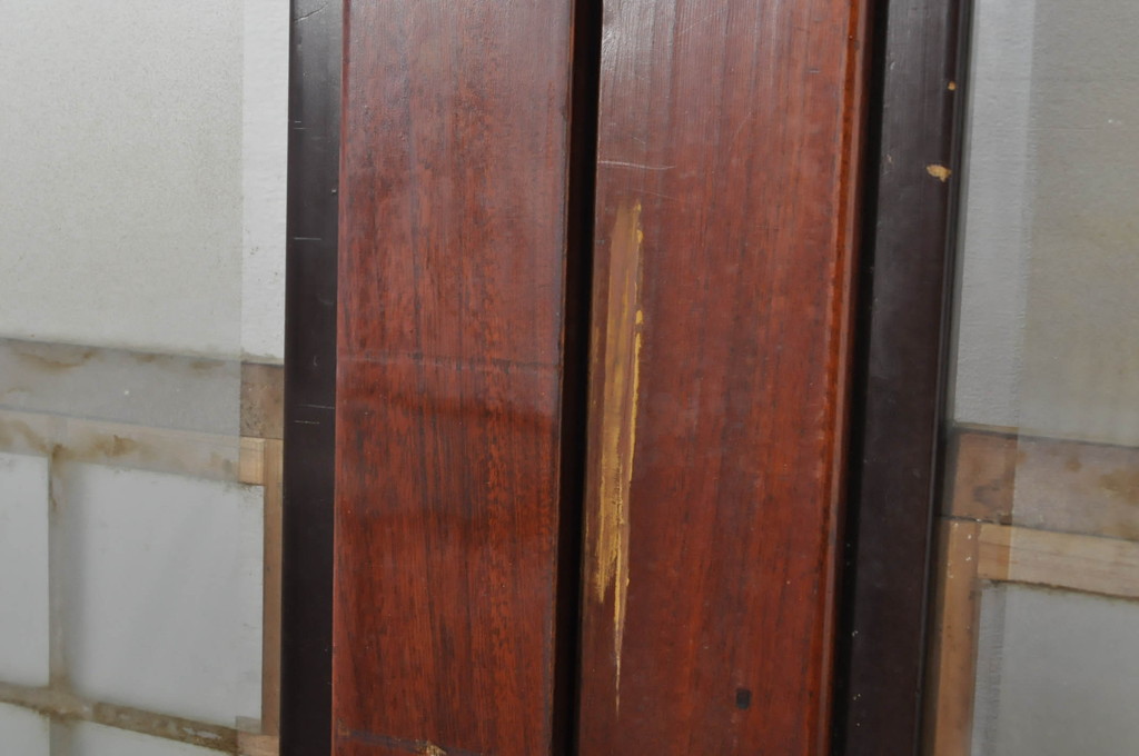 アンティーク建具　上手物!!　高級品　欅(ケヤキ)材　古い大邸宅で使われていた漆塗りの大きなガラス戸2枚セット(引き戸)(R-080199)