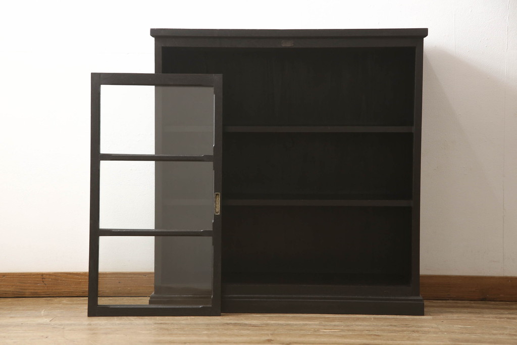 【セミオーダー家具実例】収納棚に高品質リペアを施しました。新たに台輪を取り付け、既存のお仕上げの様に木目が見える着色にて仕上げしました。(戸棚、食器棚、カップボード、キャビネット)