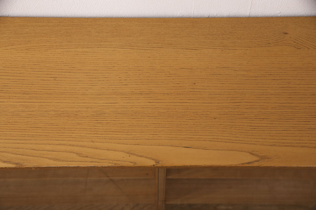 北欧ビンテージ　GORDON RUSSELL(ゴードンラッセル)　洗練された佇まいが魅力のオーク材製サイドキャビネット(サイドボード、収納棚、飾り棚、ヴィンテージ)(R-050168)