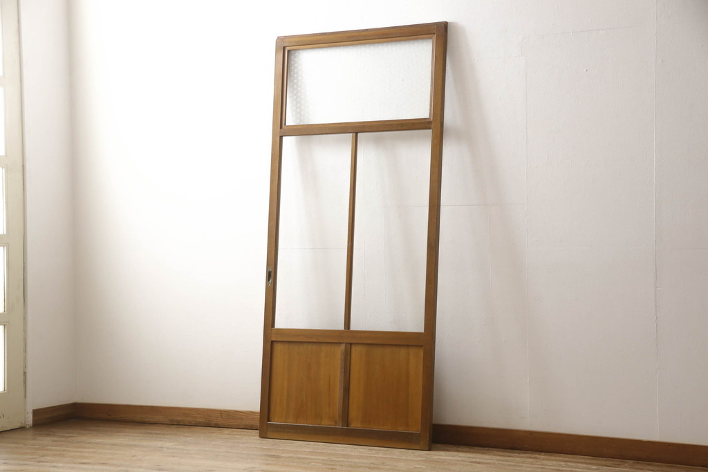 【セミオーダー家具実例】昭和中期のガラス戸に高品質リペアを施しました。上段のガラスは麻の葉模様に、下段のガラスはクリアガラスに、それぞれお好みのガラスに交換しました。(引き戸、建具)