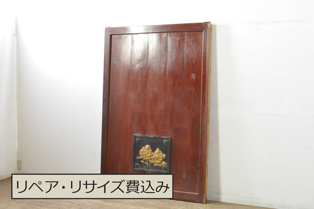 アンティーク建具　七福神の金具が存在感を放つ庄内蔵戸1枚(引き戸、玄関戸)(R-080183)