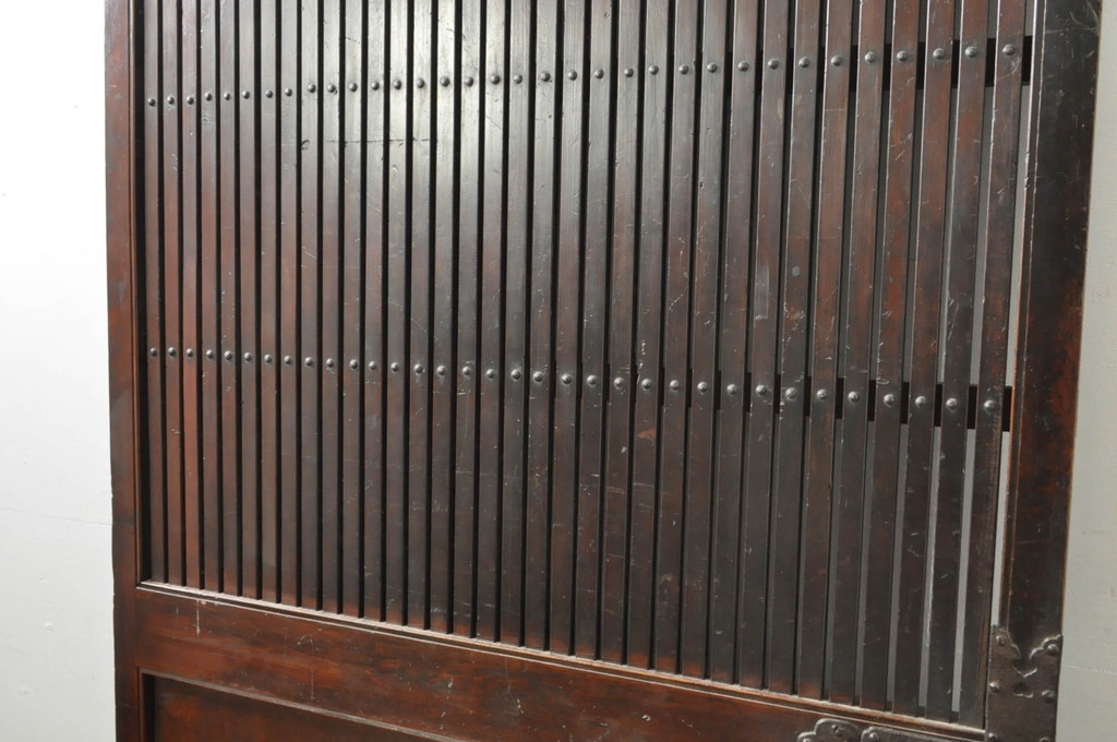 アンティーク建具　北陸産　欅(ケヤキ)材・檜(ヒノキ)材　和の空間を高める格子蔵戸1枚(格子戸、引き戸、玄関戸)(R-080184)