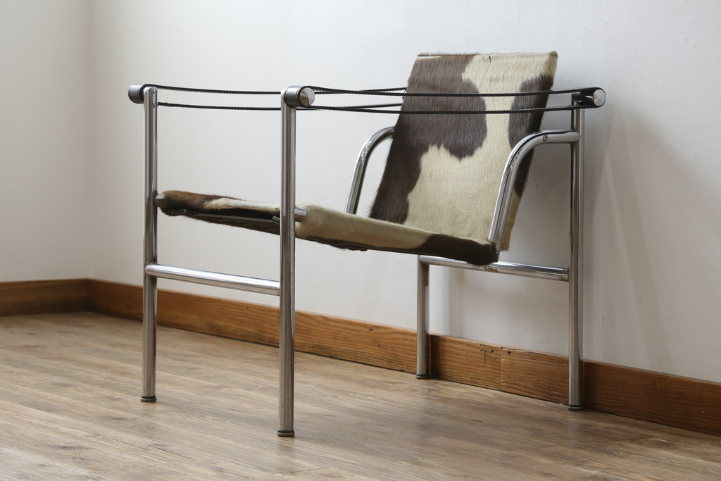 アンティーク家具　超希少!!　当時のオリジナル品　ダメージ有り　ル・コルビュジエ(Le Corbusier)　ピエール・ジャンヌレ(Pierre Jeanneret) シャルロット・ペリアン(Charlotte Perriand)　LC1　ワンランク上の空間づくりにおすすめなスリングチェア(バスキュランチェア、アームチェア、椅子、イス、Cassina、カッシーナ)(R-079837)