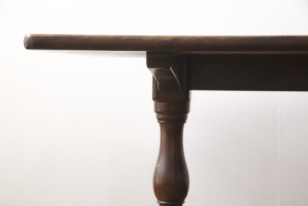 中古　松本民芸家具　クラシカルな脚がおしゃれなT型食卓(ダイニングテーブル、4人掛け、6人掛け)(R-056427)