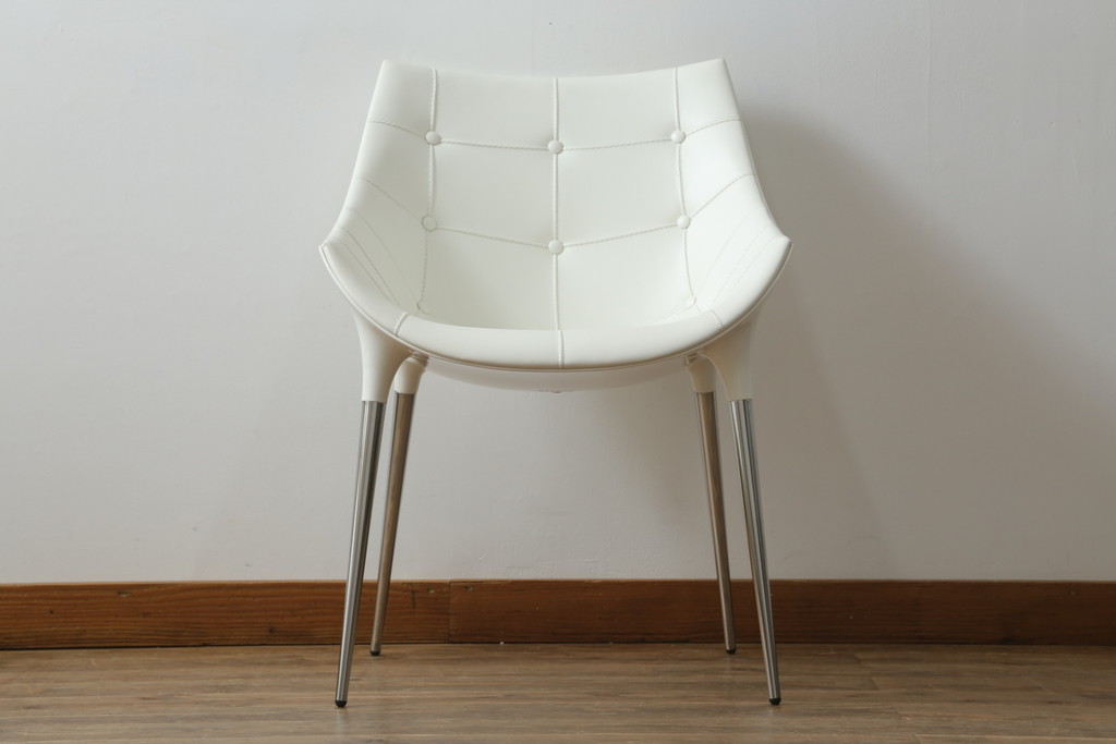 中古　展示品　超美品　Cassinaixc.(カッシーナイクスシー)　Philippe Starck(フィリップ・スタルク)　246　PASSION(パシオン)　本革　丸みのあるボディと華奢な脚のバランスが美しいアームチェア(ダイニングチェア、椅子、イス、レザー)(定価約21万円)(R-060989)