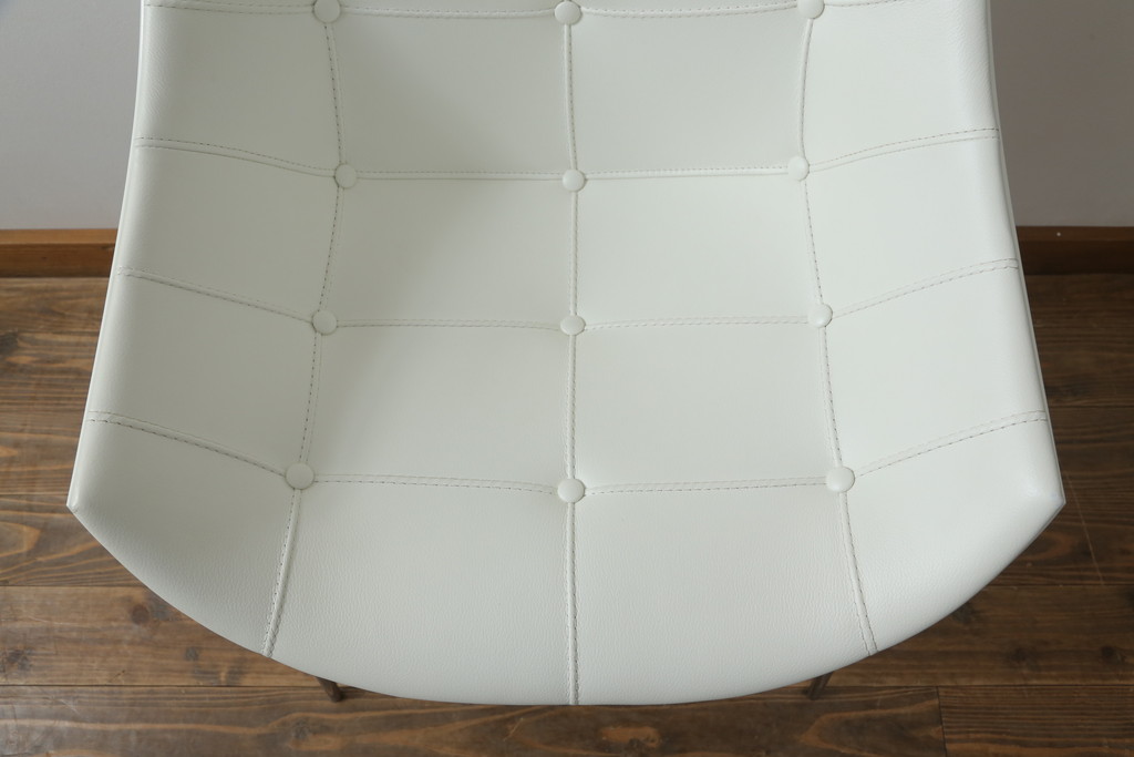 中古　展示品　超美品　Cassinaixc.(カッシーナイクスシー)　Philippe Starck(フィリップ・スタルク)　246　PASSION(パシオン)　本革　丸みのあるボディと華奢な脚のバランスが美しいアームチェア(ダイニングチェア、椅子、イス、レザー)(定価約21万円)(R-060989)
