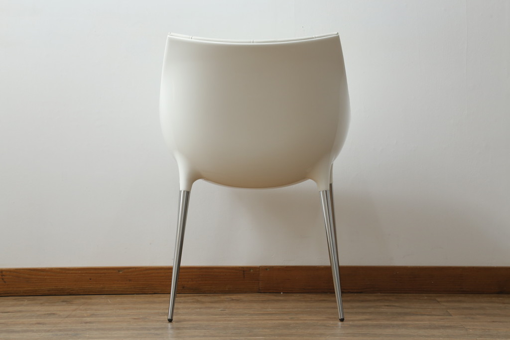 中古　展示品　超美品　Cassinaixc.(カッシーナイクスシー)　Philippe Starck(フィリップ・スタルク)　246　PASSION(パシオン)　本革　丸みのあるボディと華奢な脚のバランスが美しいアームチェア(ダイニングチェア、椅子、イス、レザー)(定価約21万円)(R-060989)