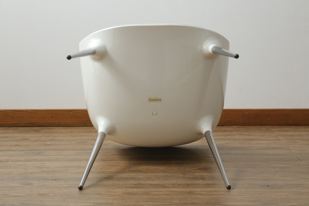 中古　展示品　超美品　Cassinaixc.(カッシーナイクスシー)　Philippe Starck(フィリップ・スタルク)　246　PASSION(パシオン)　本革　丸みのあるボディと華奢な脚のバランスが美しいアームチェア(ダイニングチェア、椅子、イス、レザー)(定価約21万円)(R-061222)