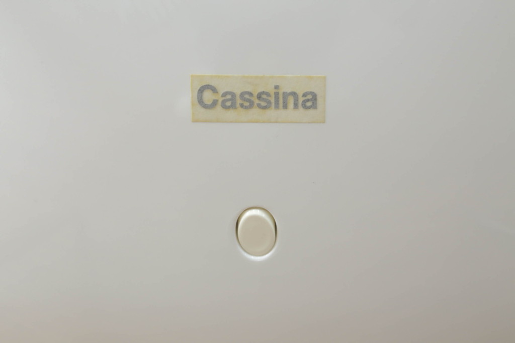 中古　展示品　超美品　Cassinaixc.(カッシーナイクスシー)　Philippe Starck(フィリップ・スタルク)　246　PASSION(パシオン)　本革　丸みのあるボディと華奢な脚のバランスが美しいアームチェア(ダイニングチェア、椅子、イス、レザー)(定価約21万円)(R-061222)