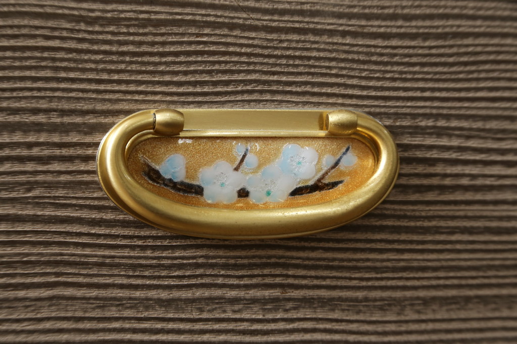 中古　美品　最高級　通産大臣指定伝統工芸品　伝統工芸士　鹿島金正作　高千穂　品のある佇まいで和の雰囲気を引き立てる名古屋総桐たんす(胴丸、総桐たんす、着物箪笥、引き出し、和たんす、衣装箪笥)(定価約250万円)(R-079829)
