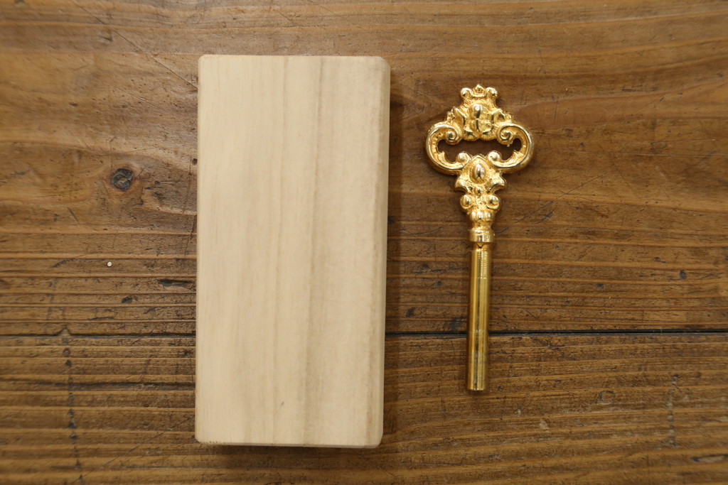 中古　美品　最高級　通産大臣指定伝統工芸品　伝統工芸士　鹿島金正作　高千穂　品のある佇まいで和の雰囲気を引き立てる名古屋総桐たんす(胴丸、総桐たんす、着物箪笥、引き出し、和たんす、衣装箪笥)(定価約250万円)(R-079829)