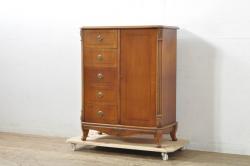 中古　イタリア高級輸入家具　小振りな象嵌入り　クラシカルな雰囲気と猫脚が魅力のキャビネット(サイドボード、サイドキャビネット、収納棚、戸棚)(R-080164)