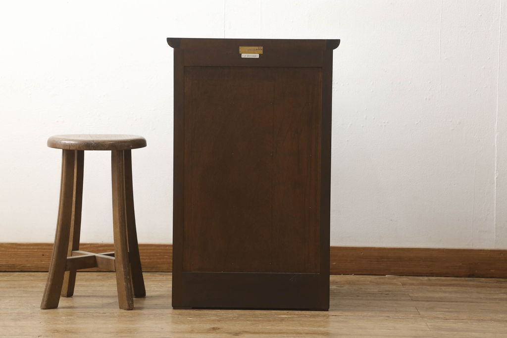 中古　美品　松本民芸家具　立体的なデザインが目を引くA型脇棚(サイドチェスト、引き出し)(定価約13万8千円)(R-059962)