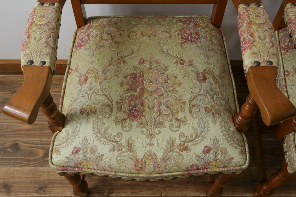 中古　美品　横浜クラシック家具　ダニエル(daniel)　ミッシェル(Michel)　高級感のある優雅な佇まいが魅力的なアームチェア2脚セット(ダイニングチェア、椅子、イス)(R-079031)