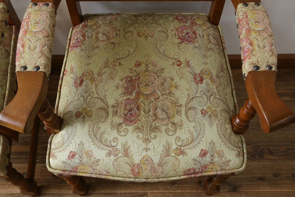 中古　美品　横浜クラシック家具　ダニエル(daniel)　ミッシェル(Michel)　高級感のある優雅な佇まいが魅力的なアームチェア2脚セット(ダイニングチェア、椅子、イス)(R-079031)