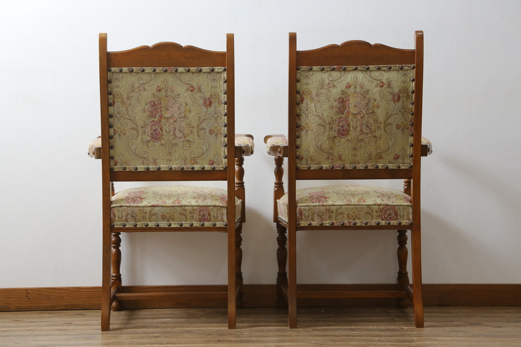 中古　美品　横浜クラシック家具　ダニエル(daniel)　ミッシェル(Michel)　高級感のある優雅な佇まいが魅力的なアームチェア2脚セット(ダイニングチェア、椅子、イス)(R-079031)