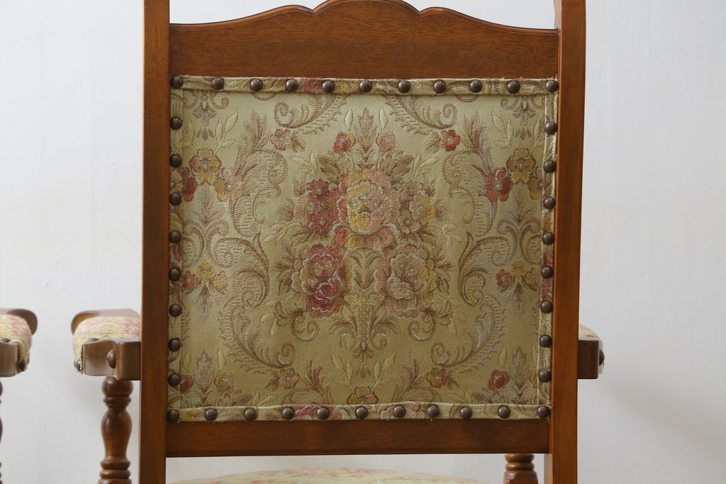 中古　美品　横浜クラシック家具　ダニエル(daniel)　ミッシェル(Michel)　高級感のある優雅な佇まいが魅力的なアームチェア2脚セット(ダイニングチェア、椅子、イス)(R-079031)
