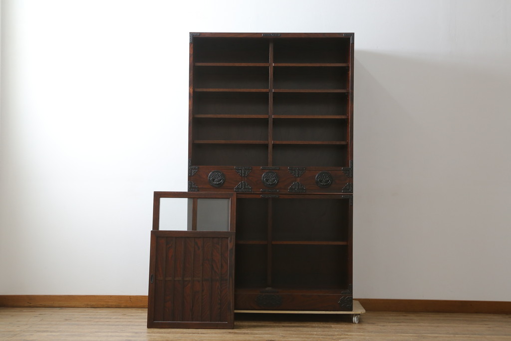 中古　美品!!　岩谷堂箪笥　漆塗り　和の情緒を感じる佇まいが魅力的な収納力抜群の水屋箪笥(食器棚、カップボード、戸棚、収納棚、キャビネット)(R-080417)