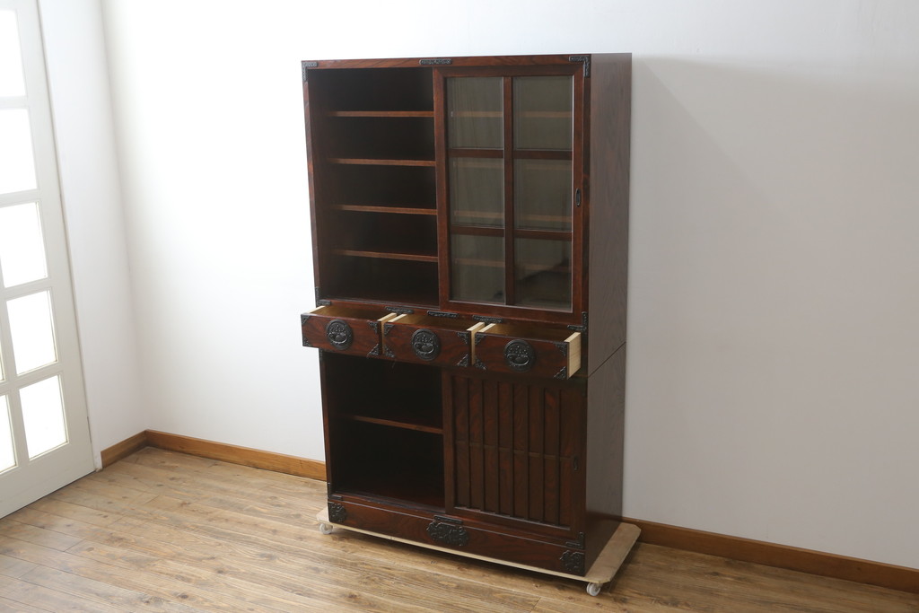 中古　美品!!　岩谷堂箪笥　漆塗り　和の情緒を感じる佇まいが魅力的な収納力抜群の水屋箪笥(食器棚、カップボード、戸棚、収納棚、キャビネット)(R-080417)