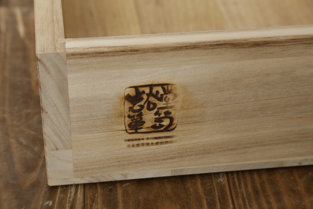 中古　美品!!　岩谷堂箪笥　漆塗り　和の情緒を感じる佇まいが魅力的な収納力抜群の水屋箪笥(食器棚、カップボード、戸棚、収納棚、キャビネット)(R-080417)