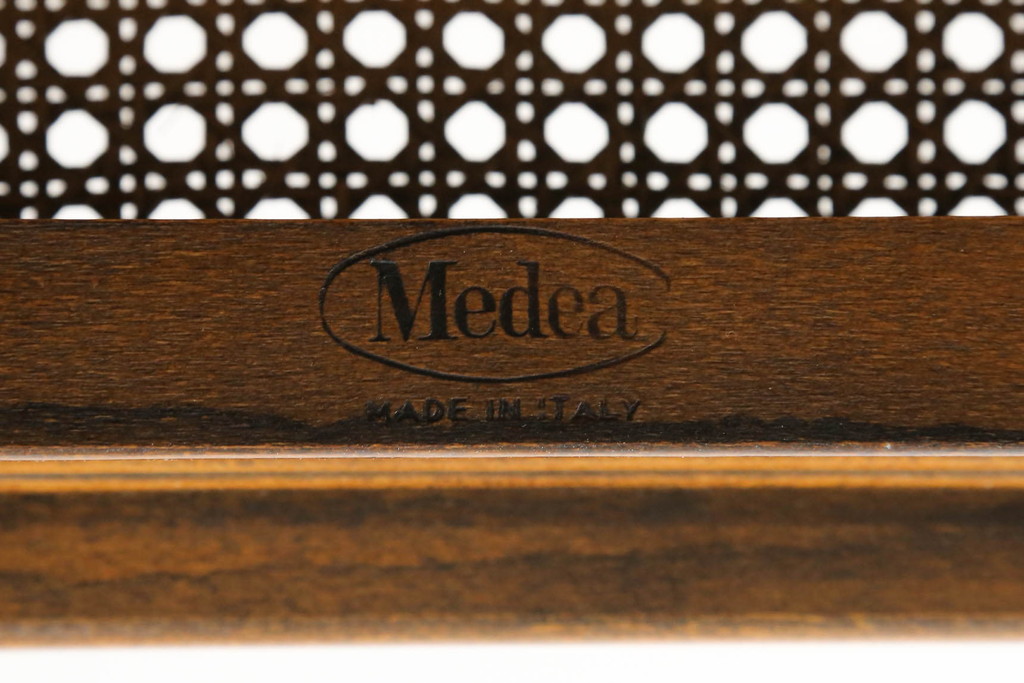 中古　美品　イタリア高級家具　メデア(Medea)　品のある佇まいが美しいガラストップセンターテーブル(ローテーブル、コーヒーテーブル、リビングテーブル)(R-074661)