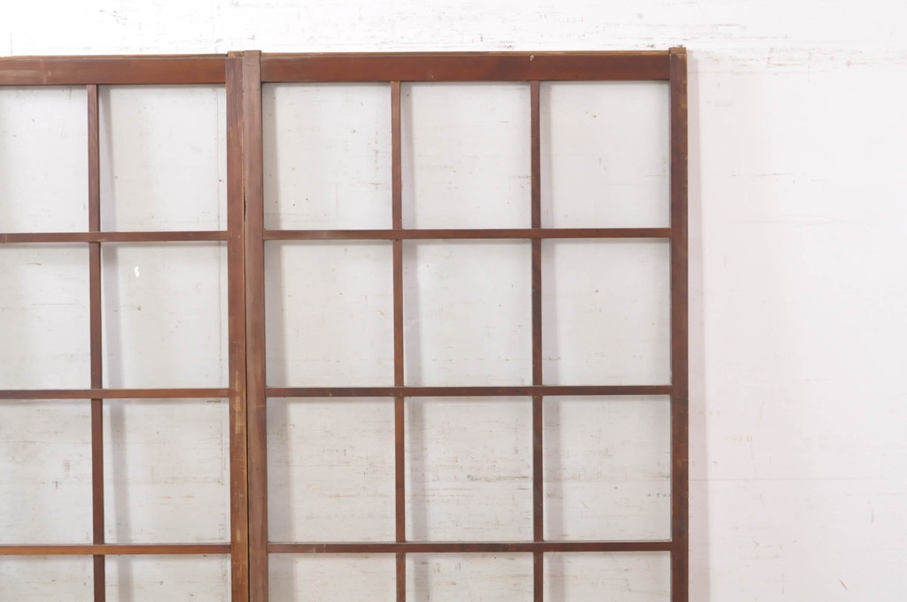 アンティーク建具　古い木味が魅力的なマス目(升目)のガラス戸3枚セット(格子戸、引き戸)(R-072930)
