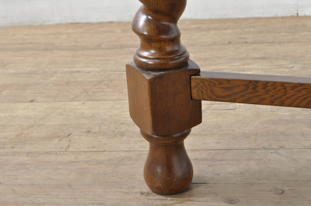 中古　美品　百貨店取り扱い　国産職人手作品　オーク材　ツイストレッグが特徴的なドローリーフテーブル(ダイニングテーブル、エクステンションテーブル、2人掛け、4人掛け、食卓)(定価約22万円)(R-080175)