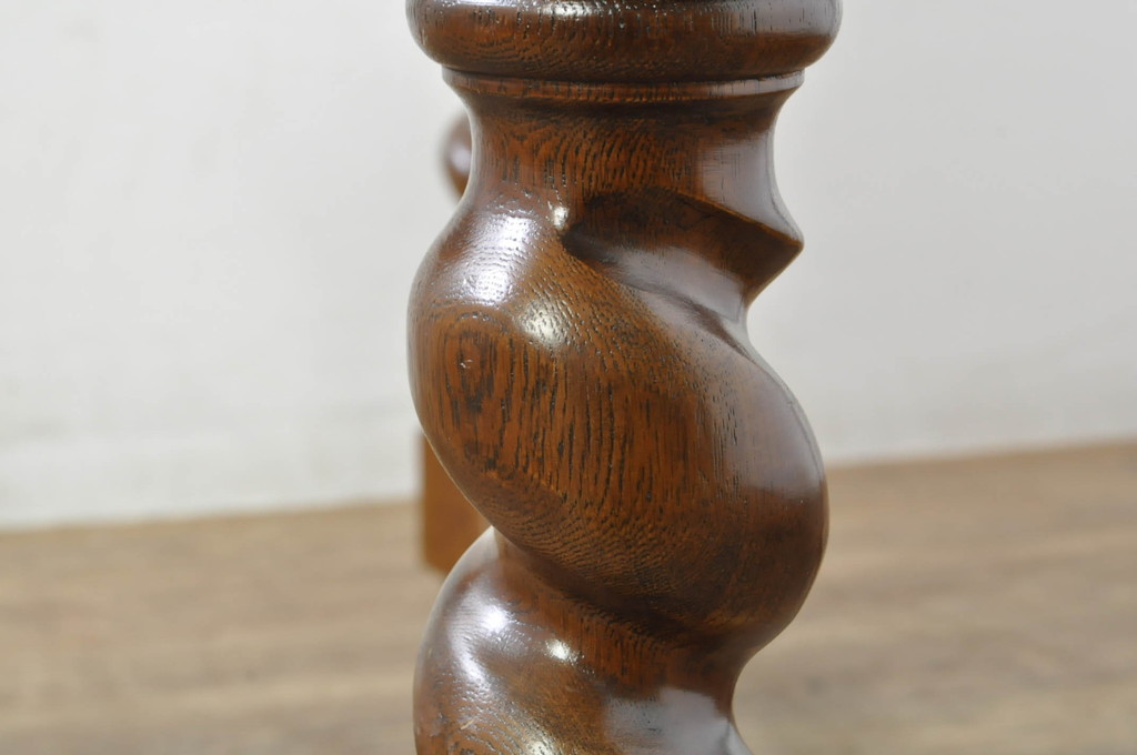中古　美品　百貨店取り扱い　国産職人手作品　オーク材　ツイストレッグが特徴的なドローリーフテーブル(ダイニングテーブル、エクステンションテーブル、2人掛け、4人掛け、食卓)(定価約22万円)(R-080175)