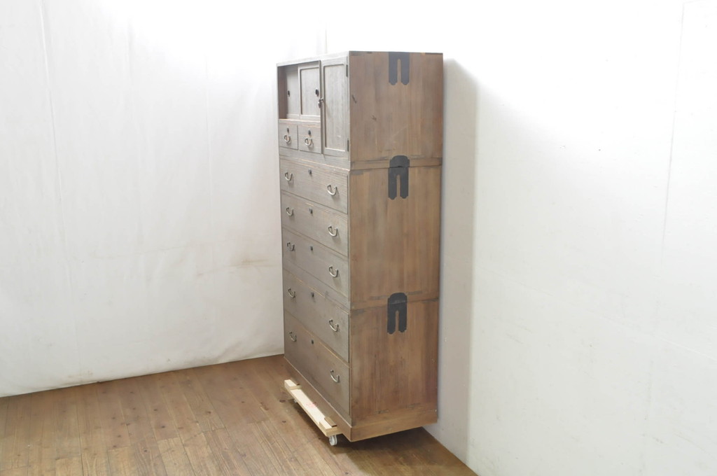 和製ビンテージ　三段重ね　三方桐材　和の雰囲気を高める桐箪笥(和箪笥、並厚、衣装タンス、桐たんす、着物箪笥、引き出し、ヴィンテージ)(R-079993)
