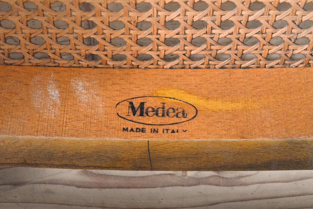 中古　美品　メデア(Medea)　上品でクラシカルな雰囲気が魅力のチェア4脚セット(ダイニングチェア、椅子、イス)(定価4脚で約92万円)(R-059304)