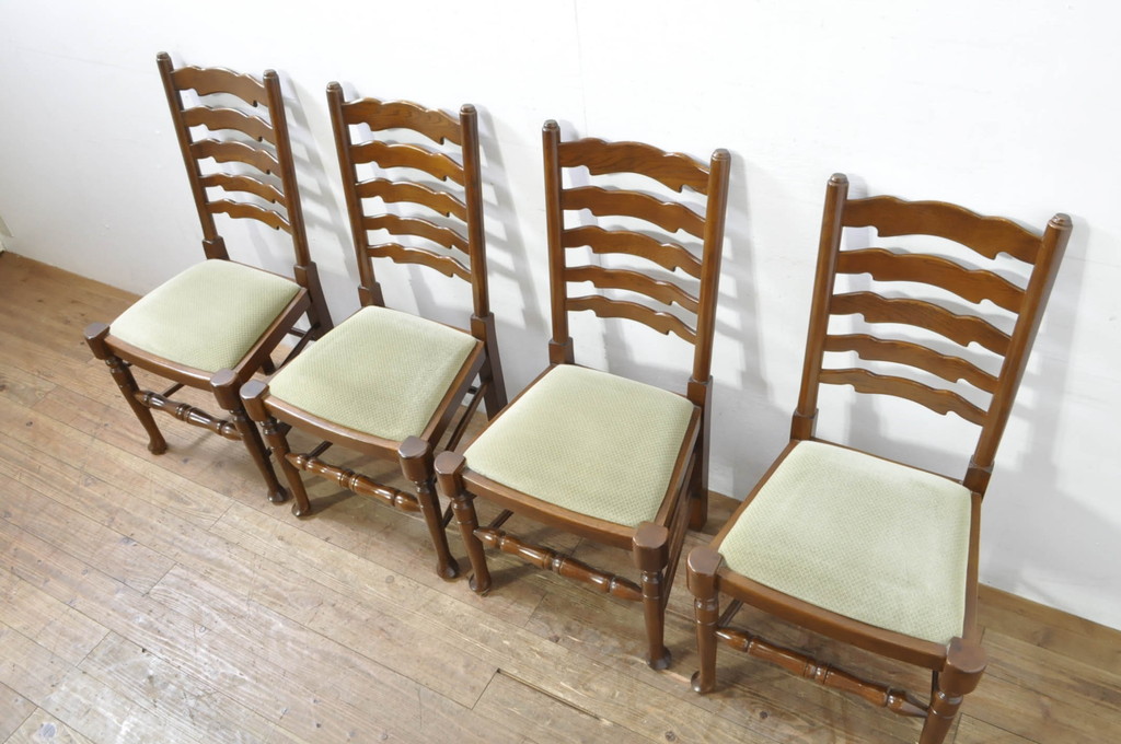 中古　美品　百貨店取り扱い　国産職人手作品　オーク材　クラシカルな雰囲気が魅力のチェア4脚セット(ダイニングチェア、アームレスチェア、椅子、イス)(定価1脚約5万円)(R-080176)