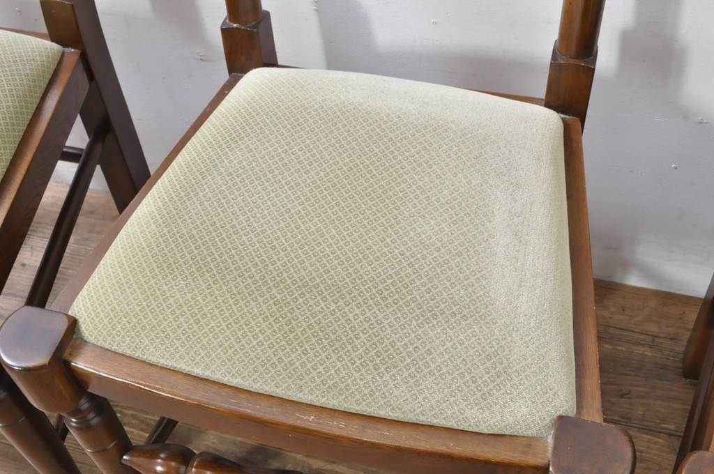 中古　美品　百貨店取り扱い　国産職人手作品　オーク材　クラシカルな雰囲気が魅力のチェア4脚セット(ダイニングチェア、アームレスチェア、椅子、イス)(定価1脚約5万円)(R-080176)