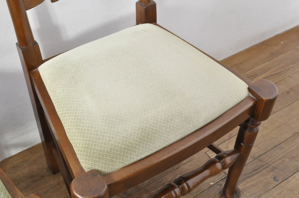 中古　美品　百貨店取り扱い　国産職人手作品　オーク材　クラシカルな雰囲気が魅力のチェア4脚セット(ダイニングチェア、アームレスチェア、椅子、イス)(定価1脚約5万円)(R-080176)