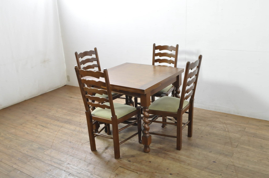 中古　美品　百貨店取り扱い　国産職人手作品　オーク材　クラシカルな雰囲気が魅力のチェア4脚セット(ダイニングチェア、アームレスチェア、椅子、イス)(定価1脚約5万円)(R-080176)