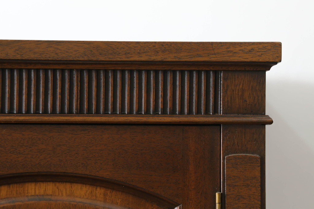 中古　美品　DREXEL HERITAGE(ドレクセルヘリテイジ)　Triune(トライユン)シリーズ　マホガニー材の木肌が美しいワードローブ(収納棚、戸棚)(R-057592)
