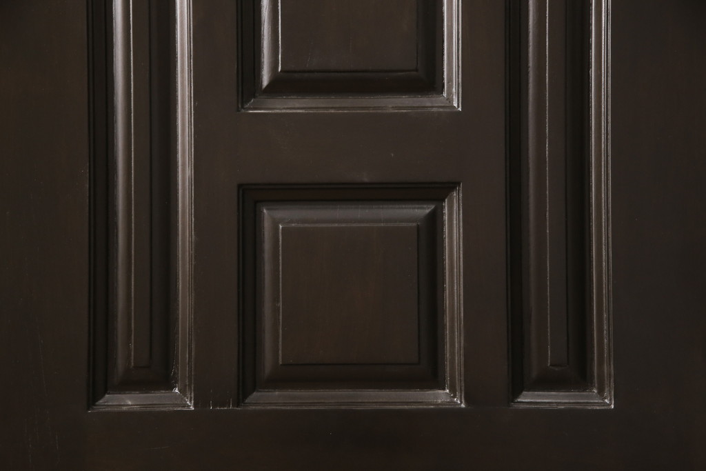 【セミオーダー家具実例】お客様持ち込みの玄関ドア・戸枠の塗装をリメイク。古い塗装を剥離し、同時に購入いただいた建具と同じ色味になるよう着色。外部用塗料で仕上げました。統一感のある美しいドアに生まれ変わりました。(玄関扉、木製扉)