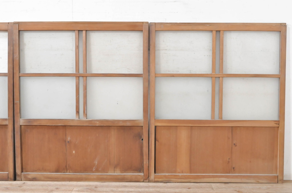 アンティーク建具　古い木味が懐かしさを感じさせるガラス窓4枚セット(引き戸、ガラス戸)(R-073442)