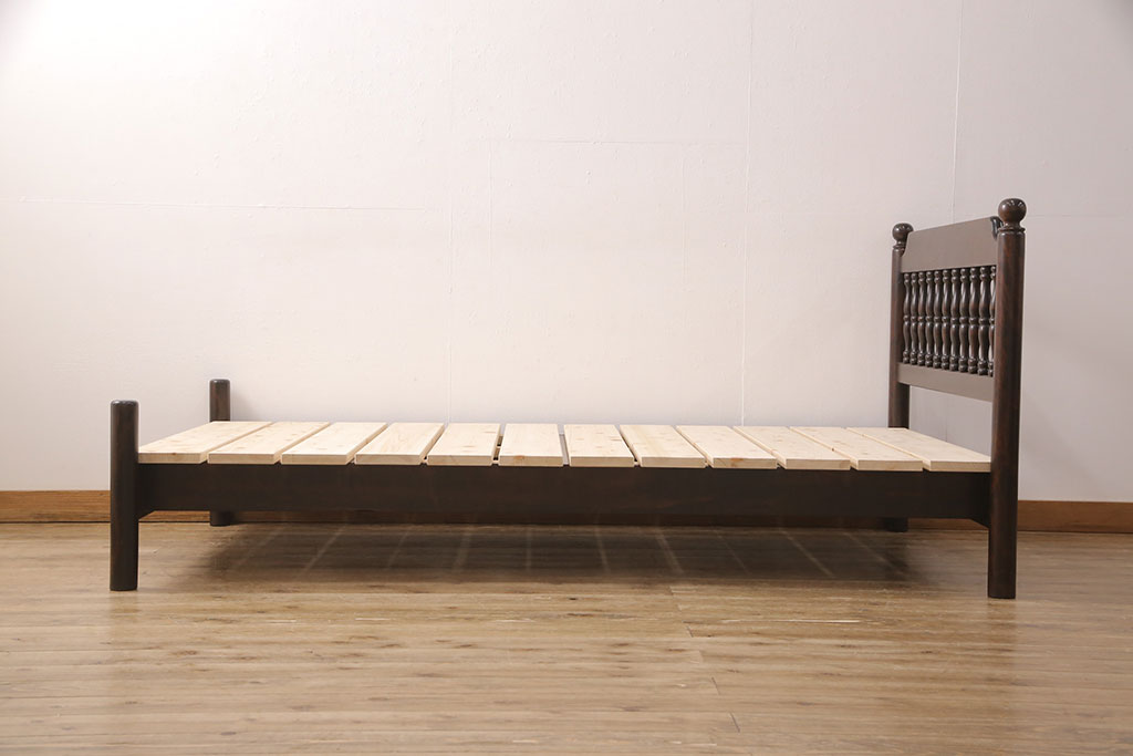 【加工実例】松本民芸家具のベッドフレームに、新品のすのこを制作・取付しました。すのこのデザインは、過去に当店で制作したオーダー商品を参考にしました。(木製ベッド)