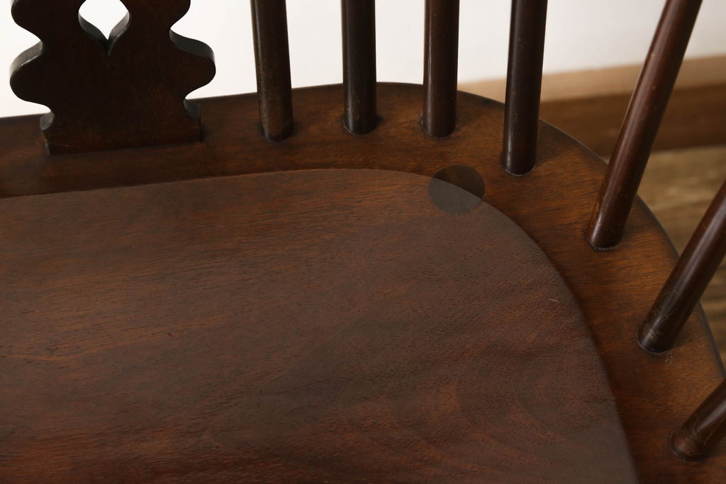 中古　美品　松本民芸家具　#44A型　洋風のクラシカルなデザインが美しいウィンザーチェア(定価約18万円)(アームチェア、板座チェア、椅子、イス、ウインザーチェア)(R-058545)