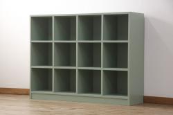 【セミオーダー家具実例】明治大正期の水屋箪笥を現代のお部屋にも取り入れやすいようにローボードへリメイク!新たに天板を取り付け、引き出しはそのままに、取り外し可能な棚板を設置。引き戸には銀モールガラスを組み入れました。赤みがかった濃い茶色の着色で仕上げました。(テレビ台、テレビボード、収納棚、戸棚、キャビネット)