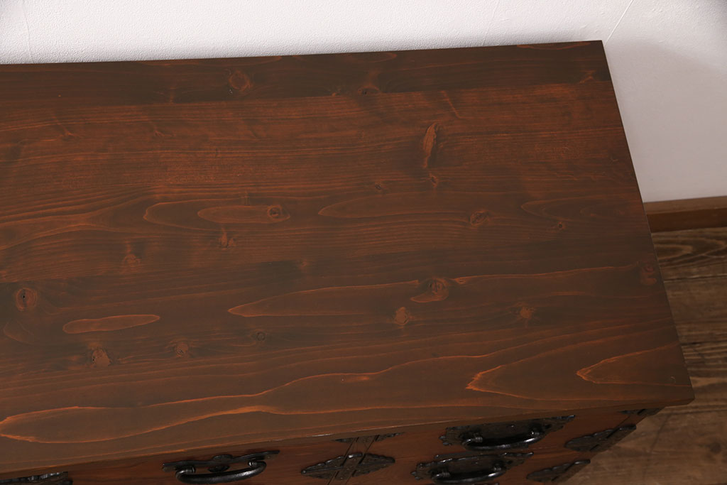 中古　岩谷堂箪笥　天板リメイク　迫力ある金具が魅力!和の趣あふれるローボード(リビングボード、ローチェスト、テレビ台、テレビボード)(R-050965)