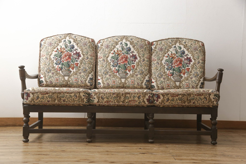 イギリスビンテージ　ERCOL(アーコール)　Old Colonial(オールドコロニアル)シリーズ　クラシカルなファブリックが格調高い雰囲気を醸し出す3人掛けソファ(三人掛けソファ、3P、トリプルソファ、アームソファ、英国、北欧、ヴィンテージ)(R-066513)