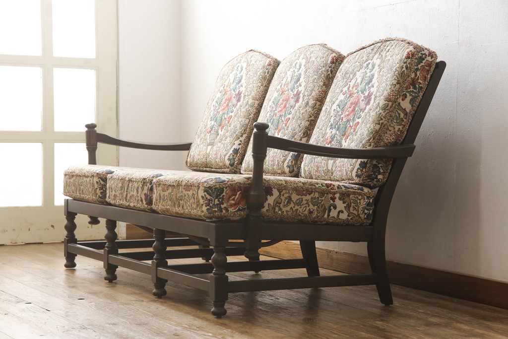 イギリスビンテージ　ERCOL(アーコール)　Old Colonial(オールドコロニアル)シリーズ　クラシカルなファブリックが格調高い雰囲気を醸し出す3人掛けソファ(三人掛けソファ、3P、トリプルソファ、アームソファ、英国、北欧、ヴィンテージ)(R-066513)