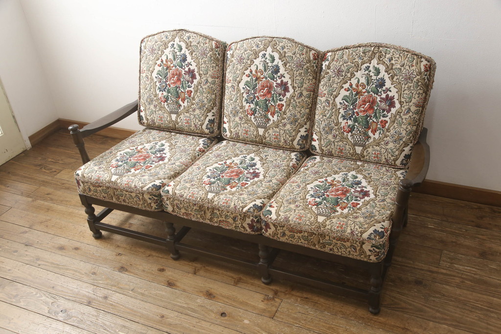 イギリスビンテージ　ERCOL(アーコール)　Old Colonial(オールドコロニアル)シリーズ　クラシカルなファブリックが格調高い雰囲気を醸し出す3人掛けソファ(三人掛けソファ、3P、トリプルソファ、アームソファ、英国、北欧、ヴィンテージ)(R-066513)