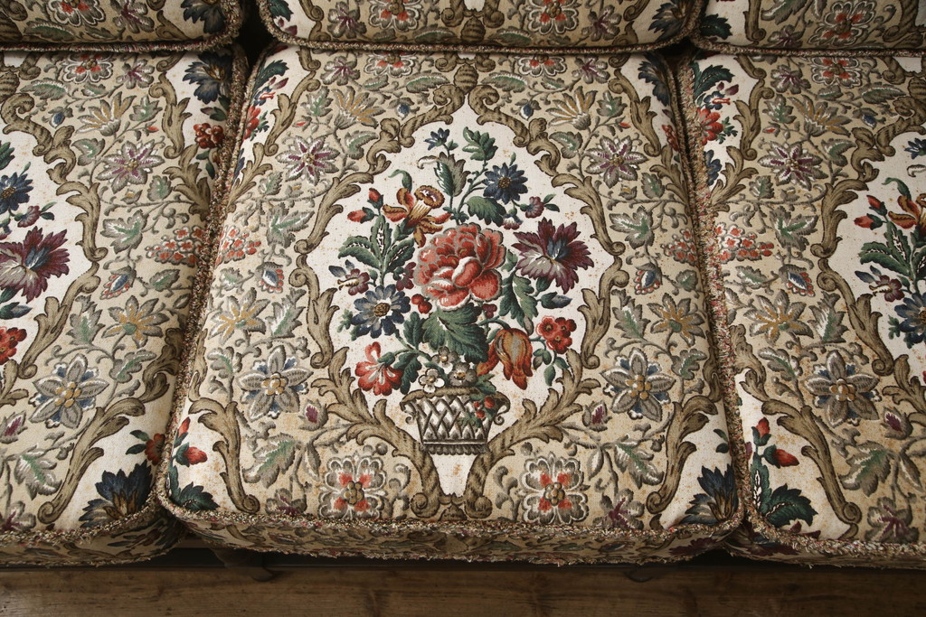 イギリスビンテージ　ERCOL(アーコール)　Old Colonial(オールドコロニアル)シリーズ　クラシカルなファブリックが格調高い雰囲気を醸し出す3人掛けソファ(三人掛けソファ、3P、トリプルソファ、アームソファ、英国、北欧、ヴィンテージ)(R-066513)