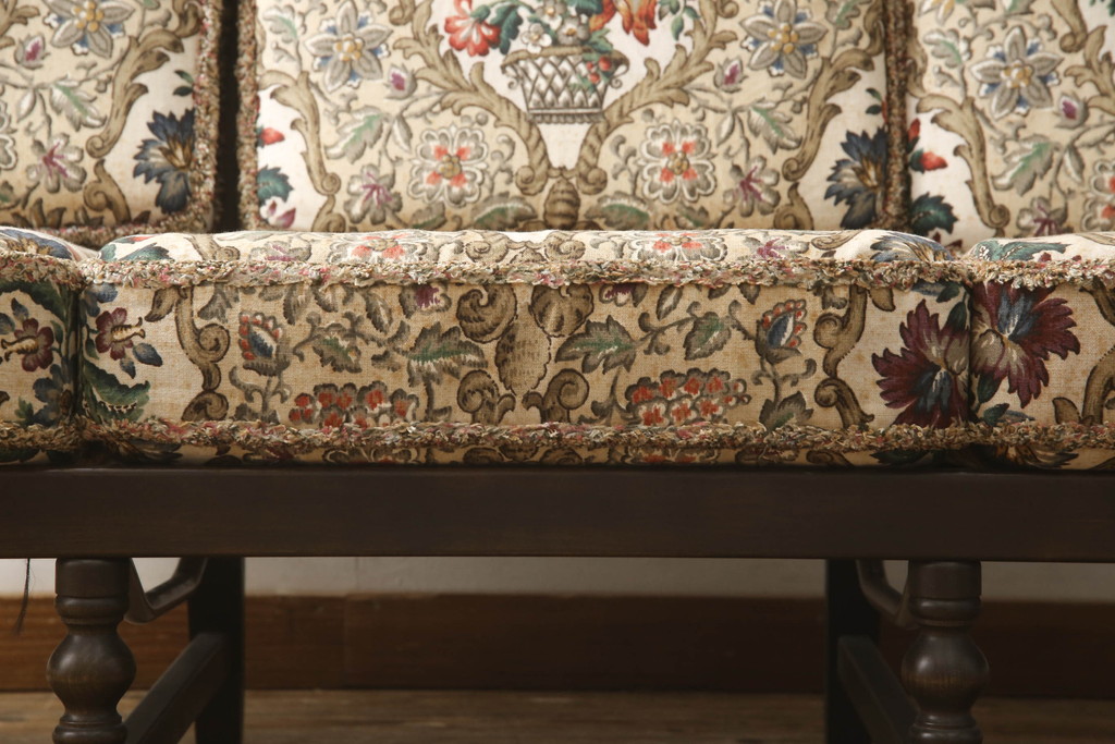 イギリスビンテージ　ERCOL(アーコール)　Old Colonial(オールドコロニアル)シリーズ　クラシカルなファブリックが格調高い雰囲気を醸し出す3人掛けソファ(三人掛けソファ、3P、トリプルソファ、アームソファ、英国、北欧、ヴィンテージ)(R-066513)